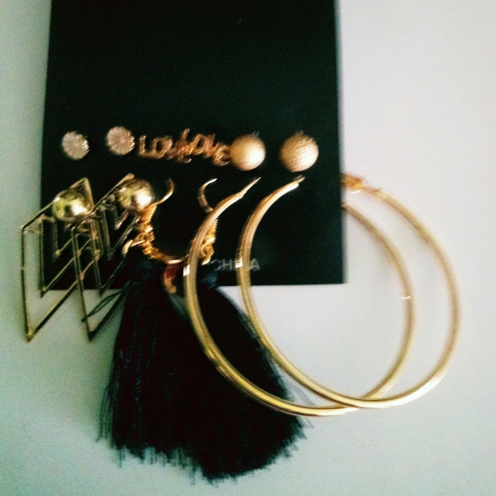 NWT Fashion jewelry six pairs of earrings